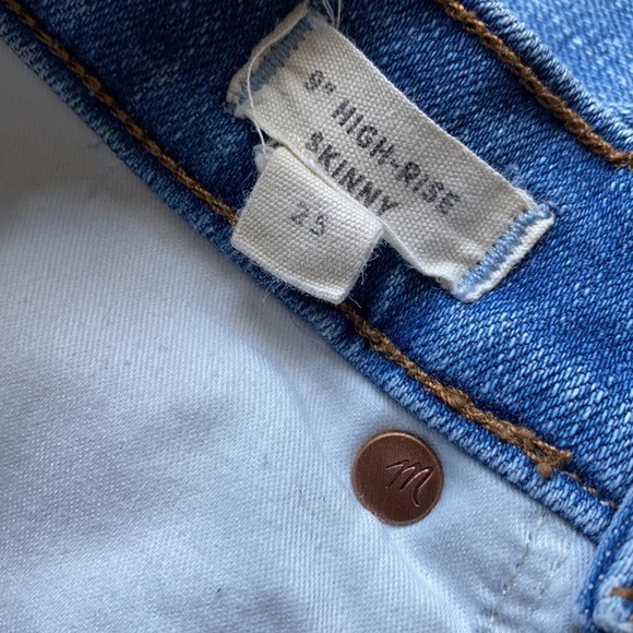 9" High-Rise Skinny Jeans: Destructed-Hem Edition Size: 25 - Picture 6 of 8